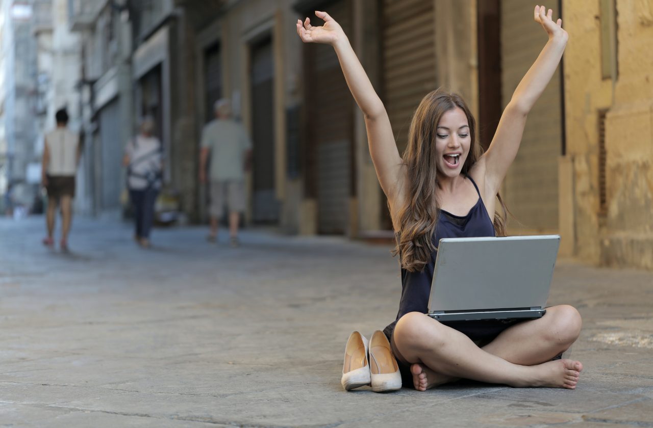 freelancer picture for article about 3 benefits of working with freelancers